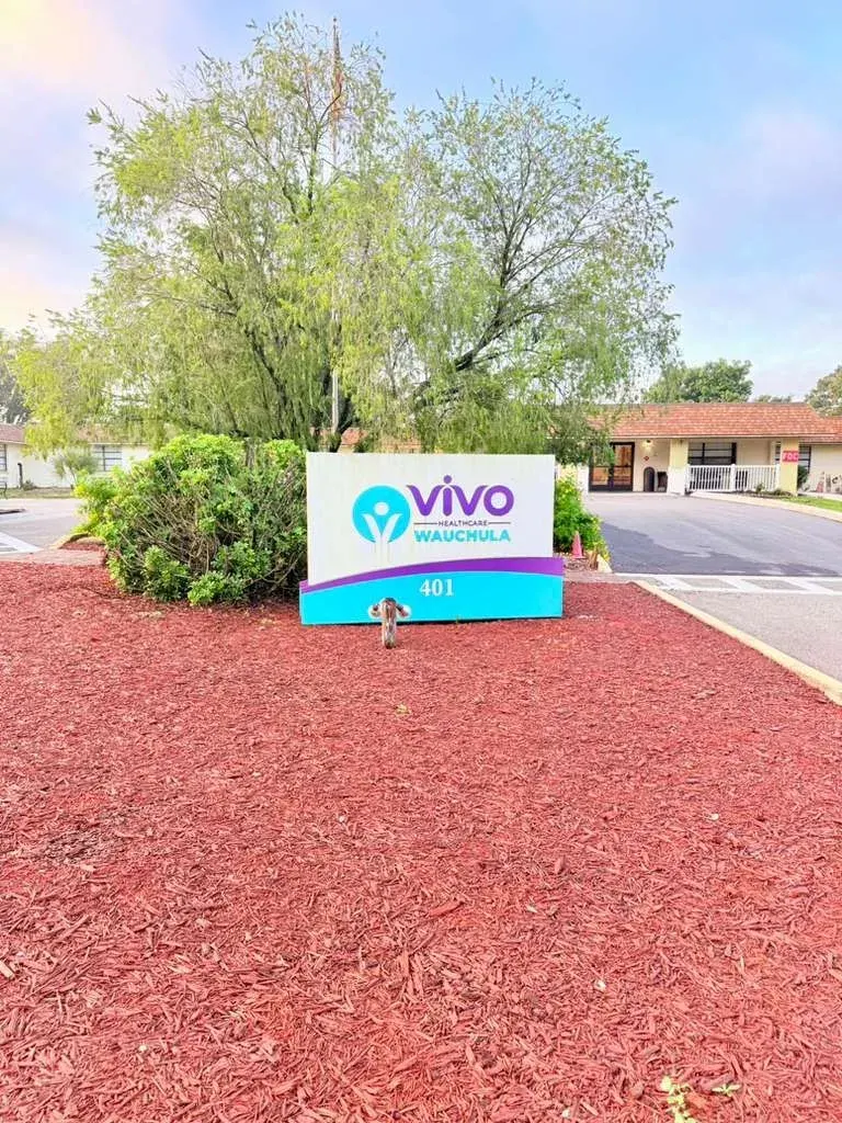 The Vivo Healthcare Wauchula sign at the street